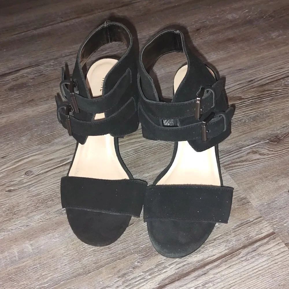Nine West Gemina black leather block heel strapped sandals Sz 6.5 - Picture 2 of 12